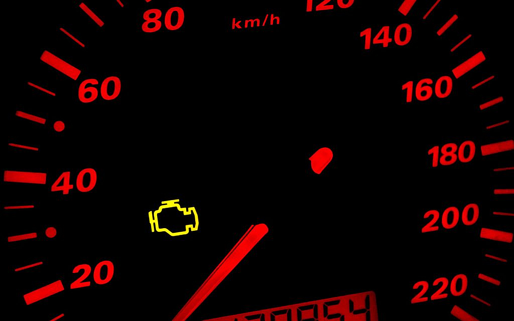 ضوء “Check Engine” وكيفية إعادة ضبطه أو مسحه يدويًا